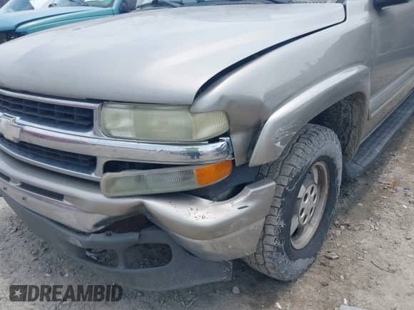 2003 Chevrolet Suburban LT z VIN 1GNFK16Z13J199808, wystawiony jako IAAI lot #42404012 z przebiegiem 242 232 mil mil oraz . Historia ofert i sprzedaży dostępna na DreamBid. Obrazek 6.