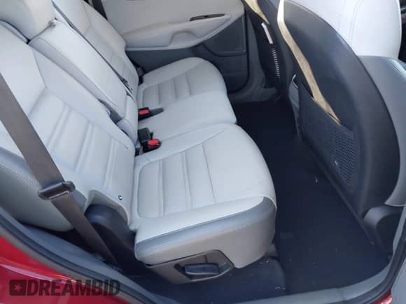 2016 Kia Sorento SX z VIN 5XYPK4A53GG165152, wystawiony jako IAAI lot #41247817 z przebiegiem 113 067 mil mil oraz . Historia ofert i sprzedaży dostępna na DreamBid. Obrazek 8.