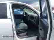 2013 Ram 1500 Express z VIN 1C6RR7KT7DS668327, wystawiony jako IAAI lot #42482785 z przebiegiem 154 372 mil mil oraz . Historia ofert i sprzedaży dostępna na DreamBid. Obrazek 5.