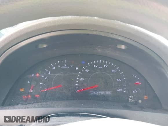 2010 Toyota Camry LE z VIN 4T4BF3EK6AR015746, wystawiony jako IAAI lot #43445956 z przebiegiem 142 480 mil mil oraz . Historia ofert i sprzedaży dostępna na DreamBid. Obrazek 7.