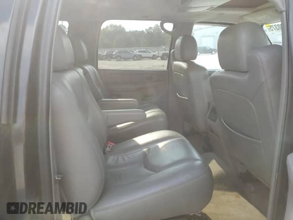 2005 Chevrolet Suburban Z71 with VIN 3GNFK16Z05G208244, listed as a Copart auction lot 69800375 with 160,780 mi miles and Salvage title. Bid and sale history available at DreamBid. Image 11.