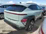 2024 Hyundai Kona SEL z VIN KM8HC3AB8RU134770, wystawiony jako Copart lot #74939454 z przebiegiem 5 049 mil mil oraz Nie do naprawy • Non repairable. Historia ofert i sprzedaży dostępna na DreamBid. Obrazek 3.