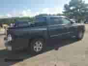 2006 Dodge Dakota SLT z VIN 1D7HE48NX6S664515, wystawiony jako Copart lot #63141385 z przebiegiem 198 645 mil mil oraz Szkoda całkowita • Salvage title. Historia ofert i sprzedaży dostępna na DreamBid. Obrazek 3.