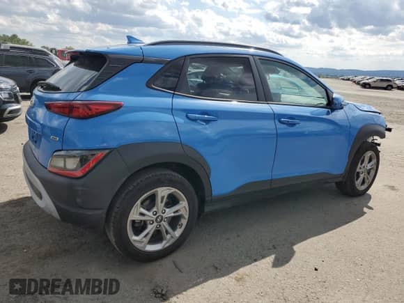 2022 Hyundai Kona SEL с VIN KM8K6CABXNU820106, выставлен на аукционе Copart как лот 71711505 с пробегом 60 611 миль миль и Списание • Salvage title. История ставок и продаж доступна на DreamBid. Изображение 3.