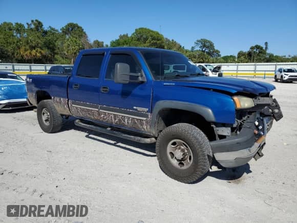 2004 Chevrolet Silverado 2500HD LS с VIN 1GCHC23U74F178933, выставлен на аукционе Copart как лот 49398735 с пробегом 328 702 миль миль и На запчасти • Non repairable. История ставок и продаж доступна на DreamBid. Изображение 4.