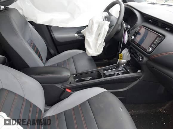 2024 Nissan Kicks SR с VIN 3N1CP5DV9RL473362, выставлен на аукционе IAAI как лот 42378362 с пробегом 18 682 миль миль и . История ставок и продаж доступна на DreamBid. Изображение 5.