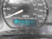 2002 Chevrolet Silverado 1500 z VIN 1GCEC14WX2Z146163, wystawiony jako IAAI lot #41520765 z przebiegiem 195 742 mil mil oraz . Historia ofert i sprzedaży dostępna na DreamBid. Obrazek 15.