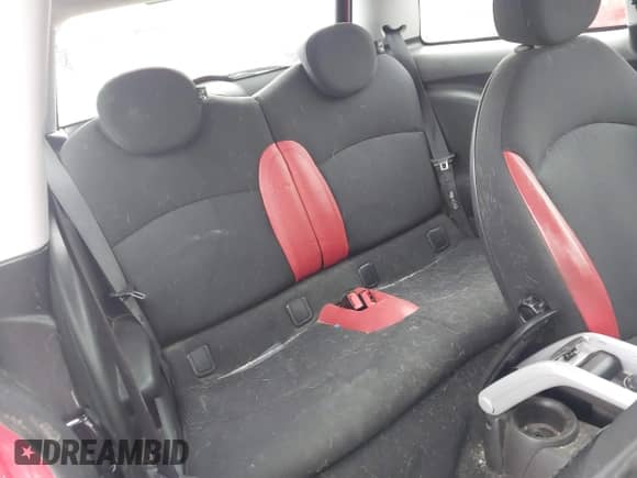 2008 MINI Hardtop S с VIN WMWMF73598TT93830, выставлен на аукционе IAAI как лот 43421831 с пробегом 108 850 миль миль и . История ставок и продаж доступна на DreamBid. Изображение 8.