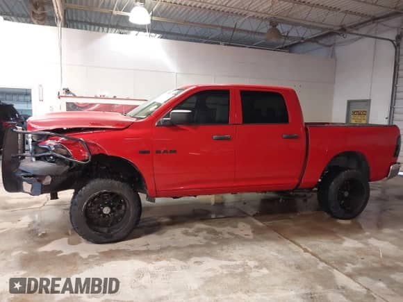 2010 Dodge 1500 SLT z VIN 1D7RV1CT8AS197600, wystawiony jako IAAI lot #41424506 z przebiegiem 258 893 mil mil oraz . Historia ofert i sprzedaży dostępna na DreamBid. Obrazek 14.