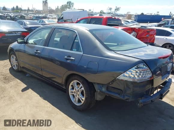 2007 Honda Accord LX SE с VIN JHMCM56327C016076, выставлен на аукционе IAAI как лот 43306009 с пробегом 182 801 миль миль и . История ставок и продаж доступна на DreamBid. Изображение 3.