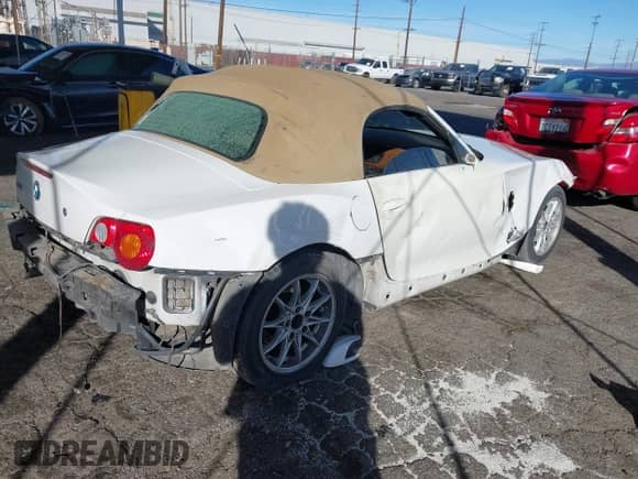 2005 BMW Z4 2.5i with VIN 4USBT33515LS55815, listed as a IAAI auction lot 41391916 with 182,962 mi miles and . Bid and sale history available at DreamBid. Image 4.