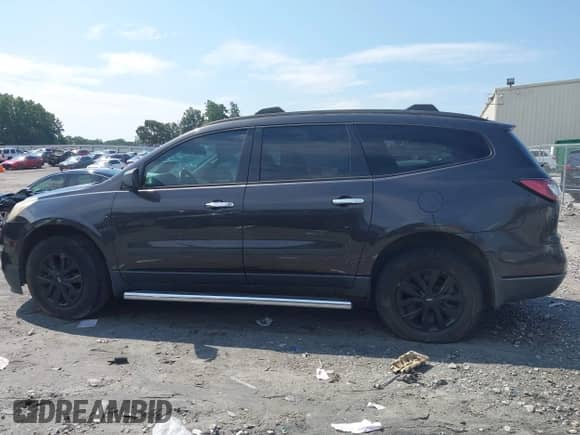 2016 Chevrolet Traverse LS z VIN 1GNKRFED3GJ290923, wystawiony jako IAAI lot #43028015 z przebiegiem 140 243 mil mil oraz . Historia ofert i sprzedaży dostępna na DreamBid. Obrazek 14.