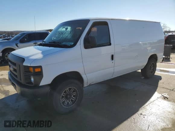 2013 Ford Econoline Cargo Commercial с VIN 1FTNE2EL4DDA17968, выставлен на аукционе Copart как лот 85915644 с пробегом 428 972 миль миль и Списание • Salvage title. История ставок и продаж доступна на DreamBid. Изображение 1.