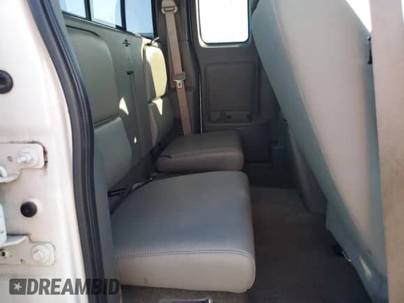 2007 Dodge Dakota SLT z VIN 1D7HE42K47S197186, wystawiony jako Copart lot #46499445 z przebiegiem 173 672 mil mil oraz Szkoda całkowita • Salvage title. Historia ofert i sprzedaży dostępna na DreamBid. Obrazek 10.