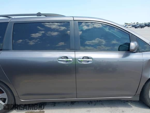 2014 Toyota Sienna SE with VIN 5TDXK3DC7ES487541, listed as a IAAI auction lot 42998929 with 214,475 mi miles and . Bid and sale history available at DreamBid. Image 14.
