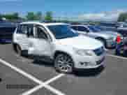 2010 Volkswagen Tiguan с VIN WVGAV9AX0AW510512, выставлен на аукционе IAAI как лот 42532527 с пробегом 193 910 миль миль и . История ставок и продаж доступна на DreamBid. Изображение 1.