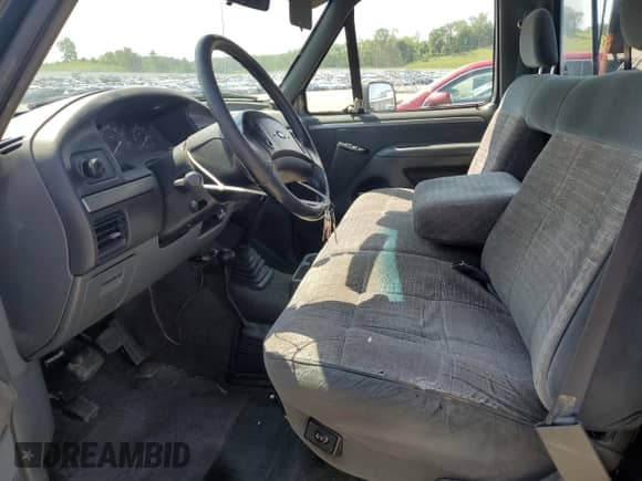 1992 Ford F-150 z VIN 1FTEF14N5NLA13140, wystawiony jako Copart lot #61419835 z przebiegiem 180 090 mil mil oraz Czysty tytuł • Clean title. Historia ofert i sprzedaży dostępna na DreamBid. Obrazek 7.