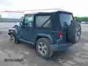 2018 Jeep Wrangler Sahara z VIN 1C4AJWBG3JL810088, wystawiony jako IAAI lot #42731417 z przebiegiem 125 855 mil mil oraz . Historia ofert i sprzedaży dostępna na DreamBid. Obrazek 3.