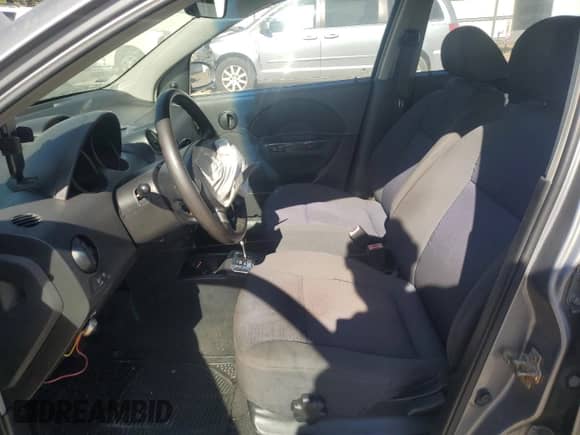 2006 Chevrolet Aveo LS z VIN KL1TD66616B683301, wystawiony jako Copart lot #78302204 z przebiegiem Nie podano mil oraz Czysty tytuł • Clean title. Historia ofert i sprzedaży dostępna na DreamBid. Obrazek 7.