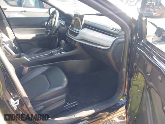 2024 Jeep Compass Latitude with VIN 3C4NJDBN7RT146382, listed as a IAAI auction lot 43130328 with 5,596 mi miles and . Bid and sale history available at DreamBid. Image 5.