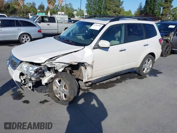 2009 Subaru Forester X with VIN JF2SH63619H758501, listed as a IAAI auction lot 42303581 with 207,078 mi miles and . Bid and sale history available at DreamBid. Image 2.