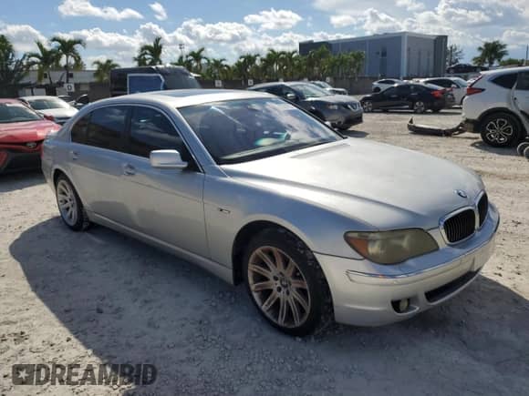 2006 BMW 7 Series 750Li z VIN WBAHN83556DT32380, wystawiony jako Copart lot #87381915 z przebiegiem Nie podano mil oraz Nie do naprawy • Non repairable. Historia ofert i sprzedaży dostępna na DreamBid. Obrazek 4.