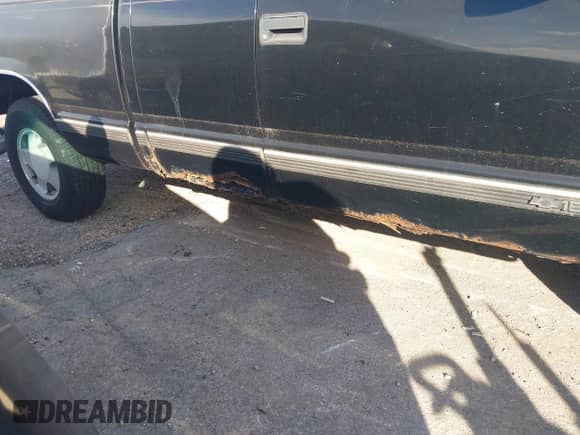 1998 Chevrolet Silverado 1500 with VIN 2GCEK19R8W1214500, listed as a IAAI auction lot 43549601 with 110,505 mi miles and . Bid and sale history available at DreamBid. Image 6.