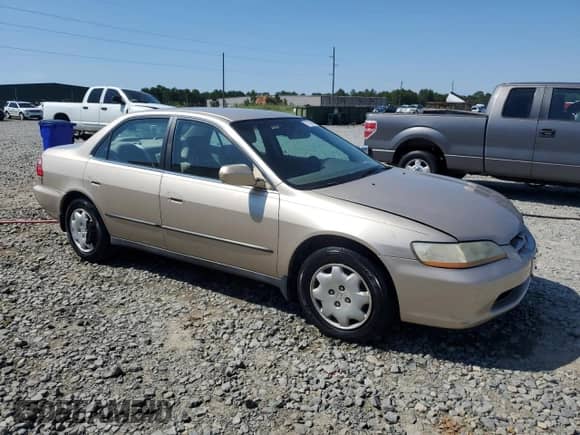 2000 Honda Accord LX с VIN 1HGCG5648YA044898, выставлен на аукционе Copart как лот 70706415 с пробегом 151 386 миль миль и Списание • Salvage title. История ставок и продаж доступна на DreamBid. Изображение 4.