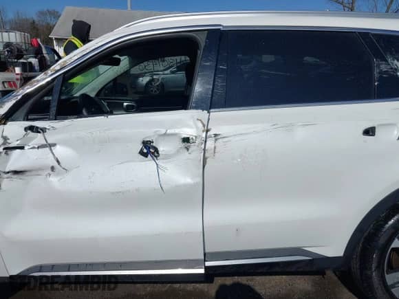 2024 Kia Sorento EX with VIN KNDRHDLG5R5259177, listed as a IAAI auction lot 41801436 with 7,132 mi miles and . Bid and sale history available at DreamBid. Image 14.