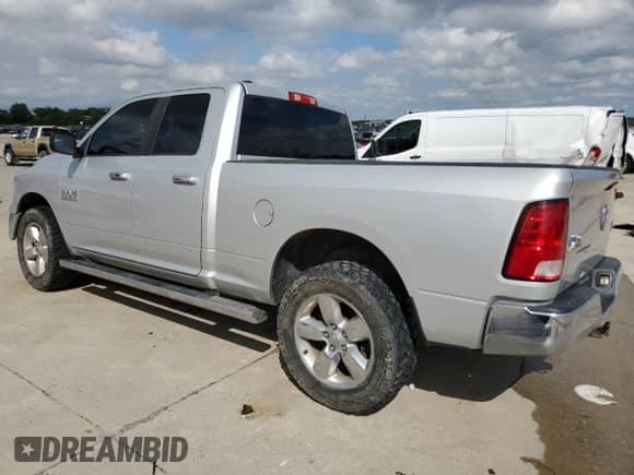 2015 Ram 1500 SLT z VIN 1C6RR7GG2FS669674, wystawiony jako Copart lot #72450984 z przebiegiem 150 419 mil mil oraz Szkoda całkowita • Salvage title. Historia ofert i sprzedaży dostępna na DreamBid. Obrazek 2.