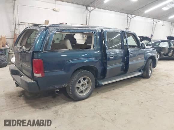 2005 Cadillac Escalade ESV with VIN 3GYFK66N75G149464, listed as a IAAI auction lot 43423910 with 204,314 mi miles and . Bid and sale history available at DreamBid. Image 4.