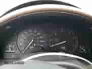 1996 Saturn SL z VIN 1G8ZG5281TZ319713, wystawiony jako Copart lot #77186594 z przebiegiem 245 847 mil mil oraz Czysty tytuł • Clean title. Historia ofert i sprzedaży dostępna na DreamBid. Obrazek 9.