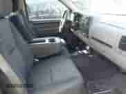 2011 Chevrolet Silverado 1500 LS z VIN 3GCPKREA4BG353984, wystawiony jako IAAI lot #42094148 z przebiegiem 218 766 mil mil oraz . Historia ofert i sprzedaży dostępna na DreamBid. Obrazek 5.