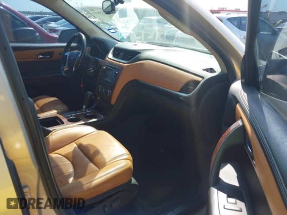 2013 Chevrolet Traverse LTZ z VIN 1GNKRLKD6DJ107772, wystawiony jako IAAI lot #42935823 z przebiegiem 201 445 mil mil oraz . Historia ofert i sprzedaży dostępna na DreamBid. Obrazek 5.