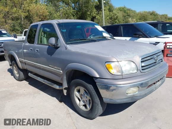 2002 Toyota Tundra Limited z VIN 5TBBT48192S263813, wystawiony jako IAAI lot #43491595 z przebiegiem 376 267 mil mil oraz . Historia ofert i sprzedaży dostępna na DreamBid. Obrazek 1.