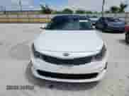 2016 Kia Optima EX с VIN 5XXGU4L30GG054701, выставлен на аукционе Copart как лот 70198325 с пробегом 122 302 миль миль и Списание • Salvage title. История ставок и продаж доступна на DreamBid. Изображение 5.