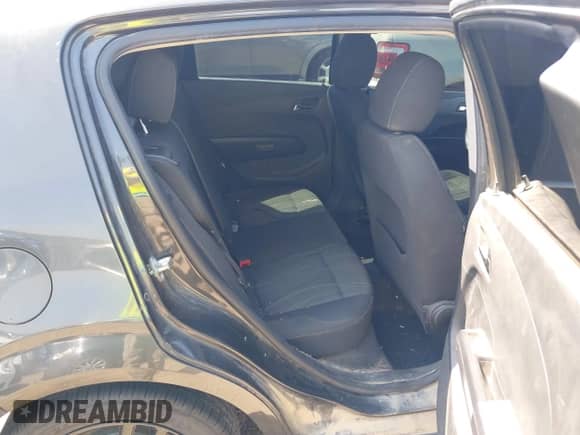 2015 Chevrolet Sonic LT z VIN 1G1JC6SH5F4148222, wystawiony jako IAAI lot #42993222 z przebiegiem 129 499 mil mil oraz . Historia ofert i sprzedaży dostępna na DreamBid. Obrazek 8.