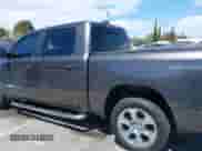 2020 Ram 1500 Lone Star z VIN 1C6RREFT9LN262285, wystawiony jako IAAI lot #42010474 z przebiegiem 80 965 mil mil oraz . Historia ofert i sprzedaży dostępna na DreamBid. Obrazek 14.