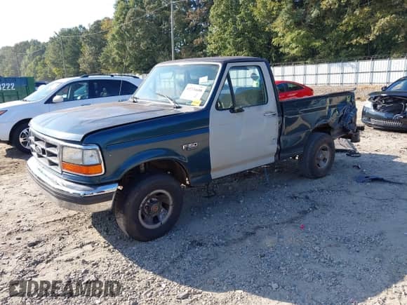 1994 Ford F-150 z VIN 1FTDF15Y2RNA94404, wystawiony jako IAAI lot #43276600 z przebiegiem 220 912 mil mil oraz . Historia ofert i sprzedaży dostępna na DreamBid. Obrazek 20.