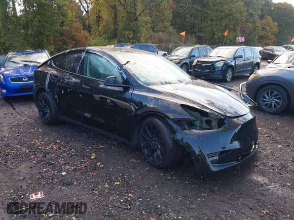 2023 Tesla Model Y Long Range with VIN 7SAYGAEE1PF914992, listed as a IAAI auction lot 43515980 with 5,543 mi miles and . Bid and sale history available at DreamBid. Image 1.