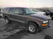 2000 Chevrolet Blazer LS z VIN 1GNCS13W7YK218263, wystawiony jako Copart lot #80774144 z przebiegiem 76 764 mil mil oraz Szkoda całkowita • Salvage title. Historia ofert i sprzedaży dostępna na DreamBid. Obrazek 4.