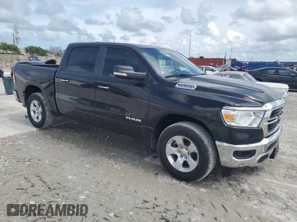 2020 Ram 1500 Big Horn z VIN 1C6RREFG2LN405483, wystawiony jako Copart lot #64309925 z przebiegiem 6 587 mil mil oraz Szkoda całkowita • Salvage title. Historia ofert i sprzedaży dostępna na DreamBid. Obrazek 4.