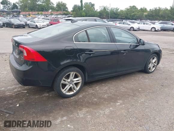 2014 Volvo S60 T5 z VIN YV1612FH4E2286358, wystawiony jako IAAI lot #43029155 z przebiegiem 125 881 mil mil oraz . Historia ofert i sprzedaży dostępna na DreamBid. Obrazek 4.