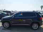 2017 Volkswagen Tiguan Wolfsburg Edition с VIN WVGRV7AX8HK041047, выставлен на аукционе IAAI как лот 42785124 с пробегом 80 587 миль миль и . История ставок и продаж доступна на DreamBid. Изображение 15.