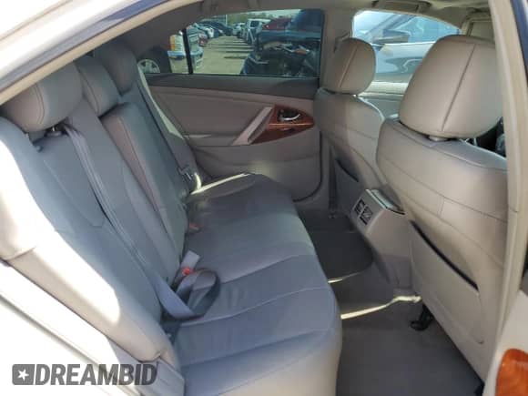 2010 Toyota Camry LE z VIN 4T1BK3EK9AU604585, wystawiony jako Copart lot #81922915 z przebiegiem 187 625 mil mil oraz Czysty tytuł • Clean title. Historia ofert i sprzedaży dostępna na DreamBid. Obrazek 10.