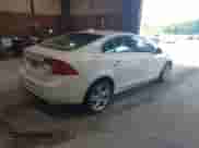 2015 Volvo S60 T5 Premier с VIN YV1612TKXF1348479, выставлен на аукционе IAAI как лот 42555934 с пробегом 138 062 миль миль и . История ставок и продаж доступна на DreamBid. Изображение 4.
