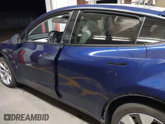 2023 Tesla Model Y Long Range с VIN 7SAYGDEE1PF592002, выставлен на аукционе IAAI как лот 43035517 с пробегом Не указан миль и . История ставок и продаж доступна на DreamBid. Изображение 13.