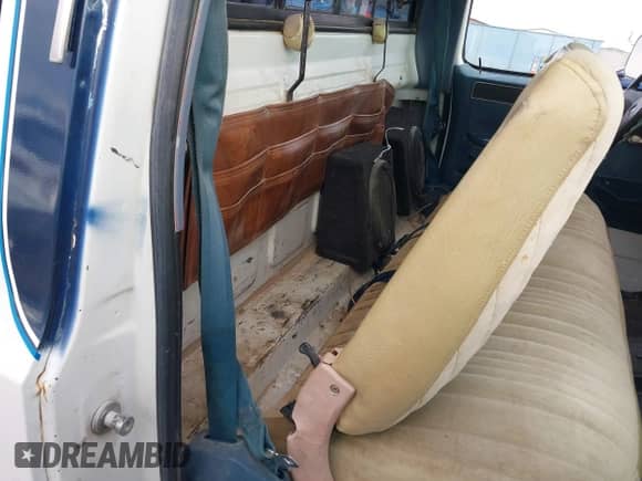 1984 Chevrolet Suburban с VIN 1G8EK16L2EF146812, выставлен на аукционе IAAI как лот 40344407 с пробегом 253 940 миль миль и . История ставок и продаж доступна на DreamBid. Изображение 8.