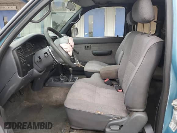 1997 Toyota Tacoma z VIN 4TAWM72NXVZ296658, wystawiony jako Copart lot #78831984 z przebiegiem 228 827 mil mil oraz Szkoda całkowita • Salvage title. Historia ofert i sprzedaży dostępna na DreamBid. Obrazek 7.