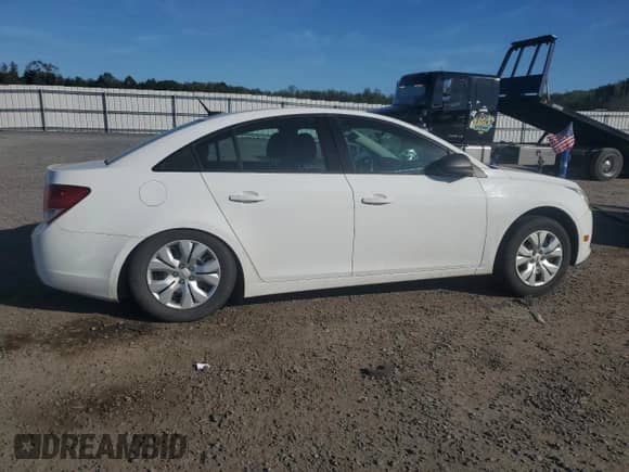 2014 Chevrolet Cruze LS z VIN 1G1PA5SH3E7401352, wystawiony jako Copart lot #84993525 z przebiegiem 216 204 mil mil oraz Szkoda całkowita • Salvage title. Historia ofert i sprzedaży dostępna na DreamBid. Obrazek 3.